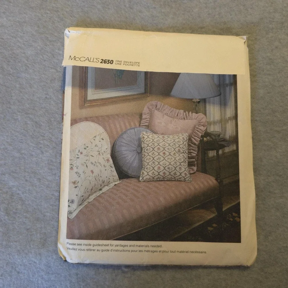2630 Vintage McCalls Pattern Crafts Home Decorating Pillows Circle Square UNCUT